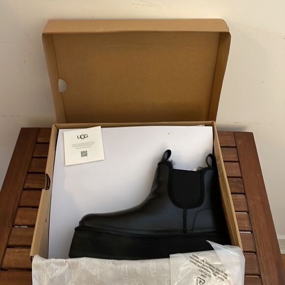 UGG Neumel Platform Chelsea Boots Black Women Size 9 - Picture 15 of 15